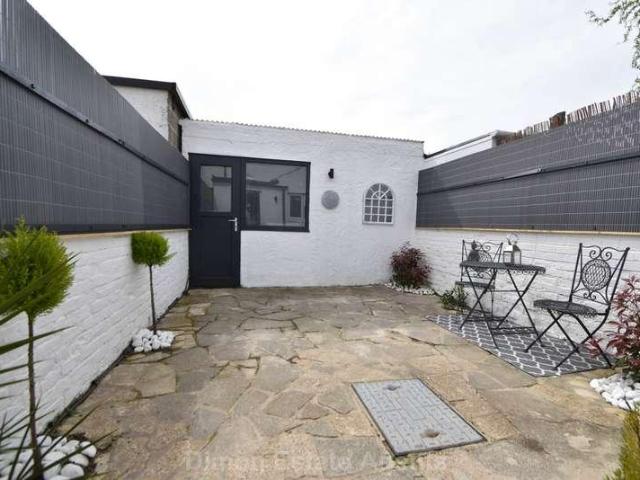 2 bed house for sale