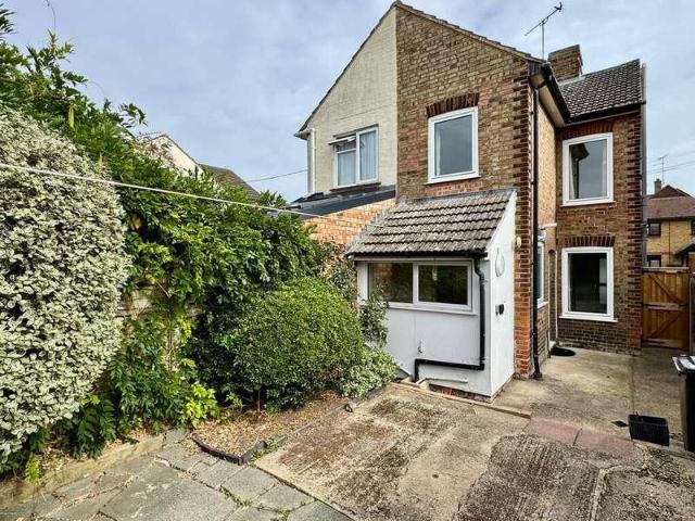 2 bed house for sale