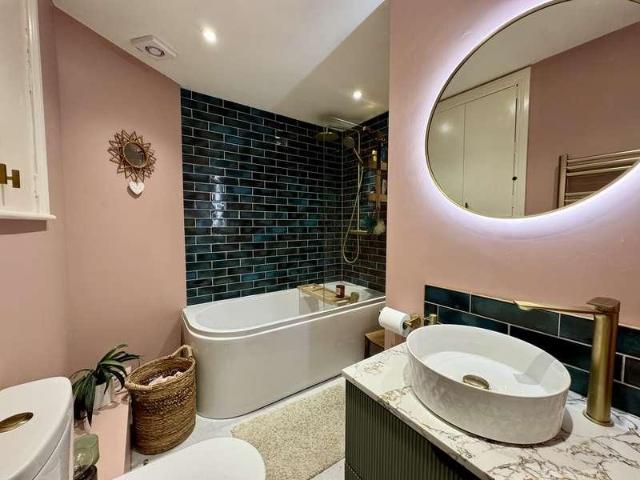 2 bed house for sale