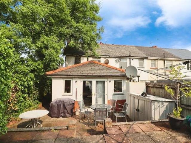 2 bed house for sale