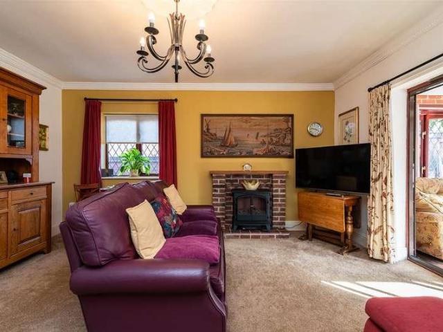 2 bed house for sale