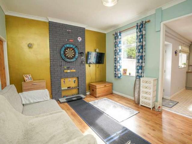 2 bed house for sale