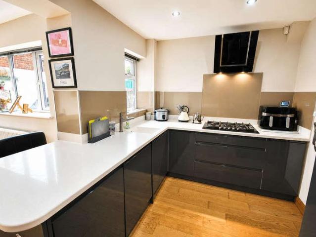 2 bed house for sale