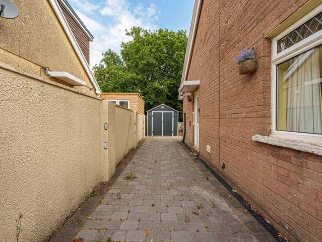 2 bed house for sale