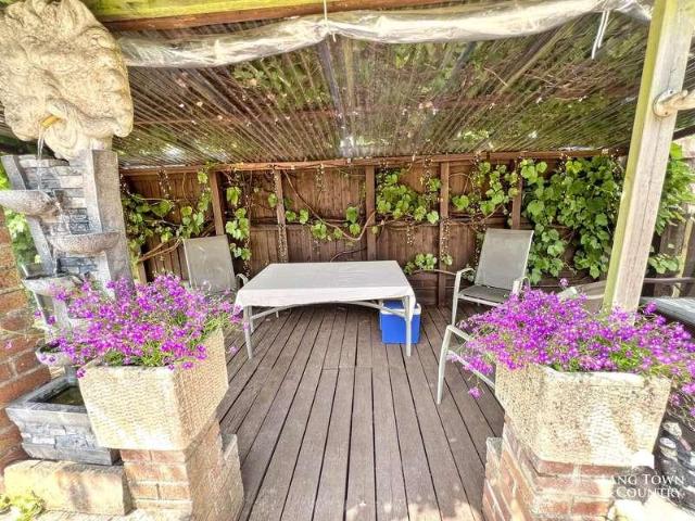 2 bed house for sale