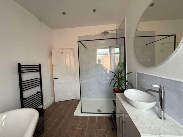 2 bed house for sale