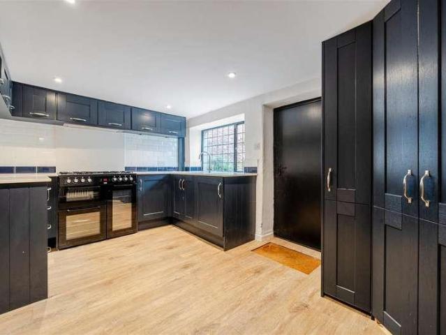 2 bed house for sale