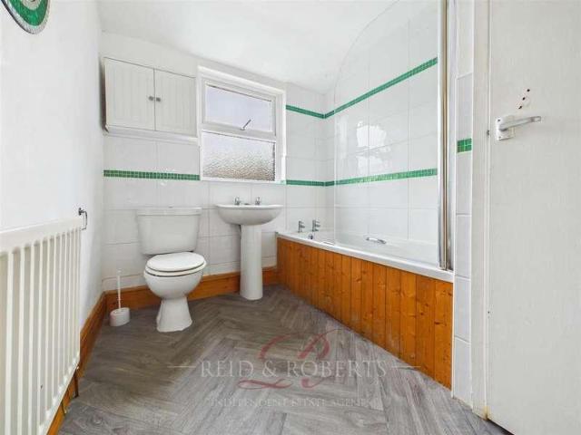 2 bed house for sale