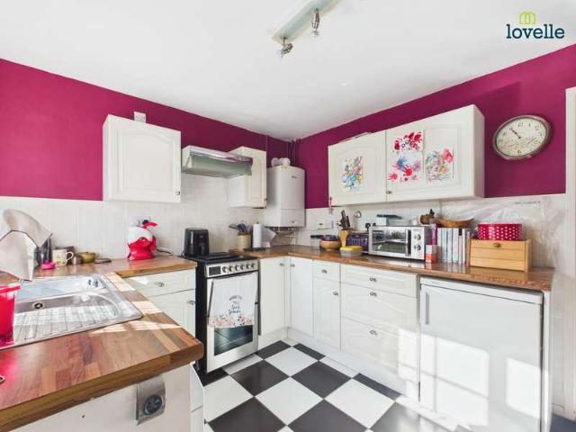 2 bed house for sale