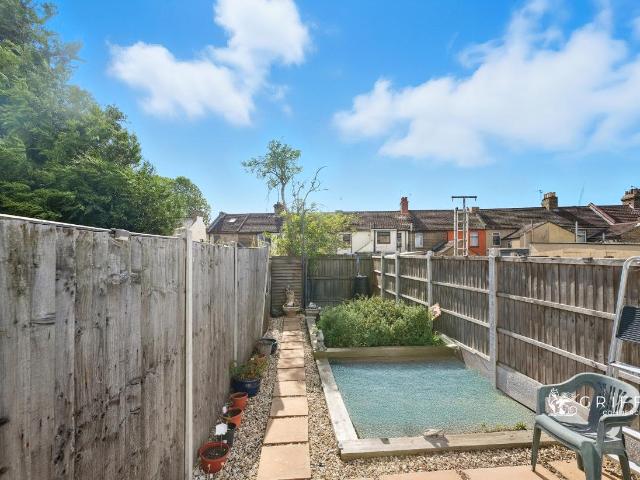 2 bed house for sale