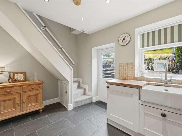 2 bed house for sale