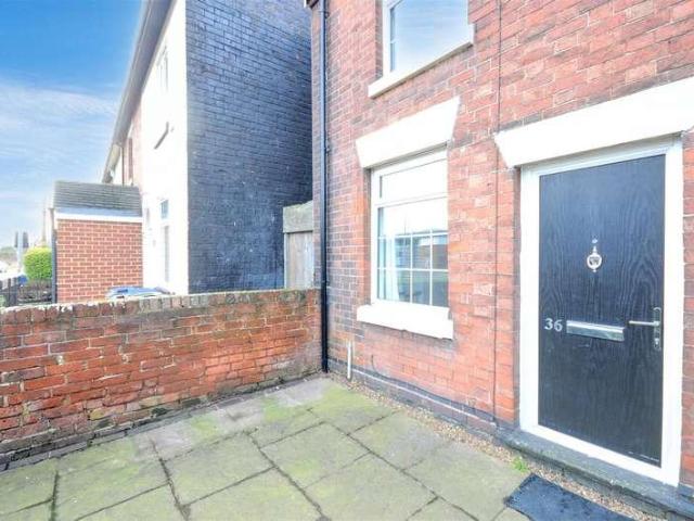 2 bed house for sale