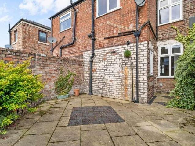 2 bed house for sale