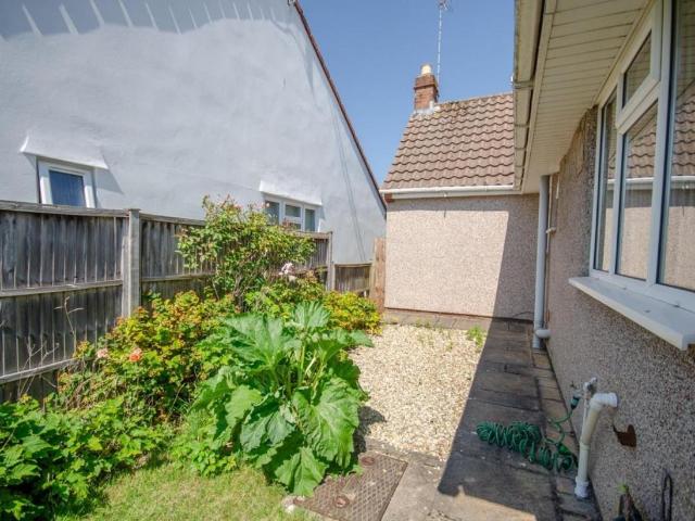 2 bed house for sale