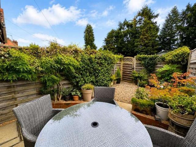 2 bed house for sale