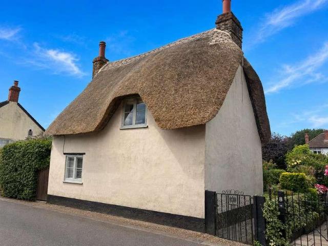 2 bed house for sale