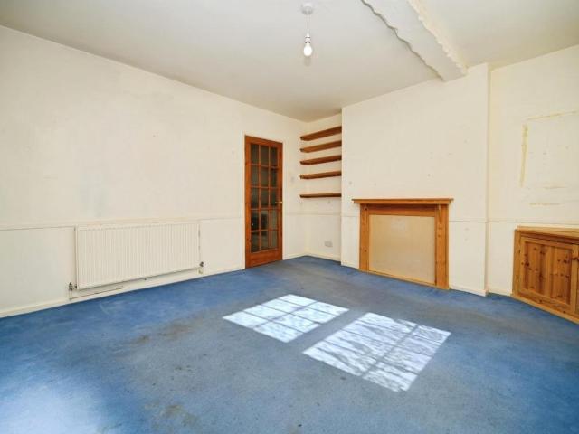 2 bed house for sale