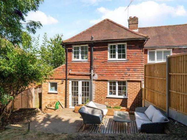 2 bed house for sale