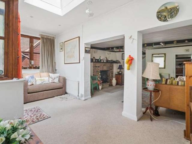 2 bed house for sale