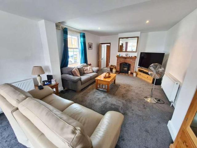 2 bed house for sale