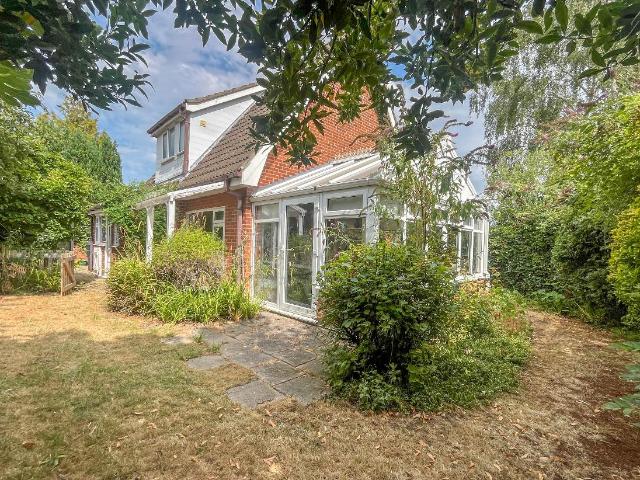 2 bed house for sale