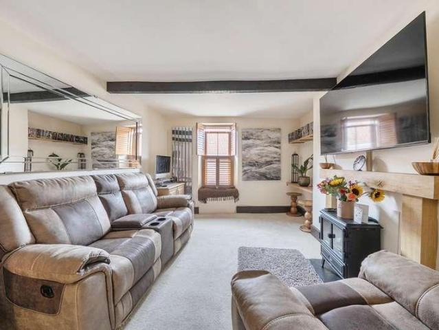 2 bed house for sale