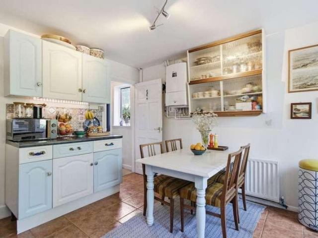 2 bed house for sale