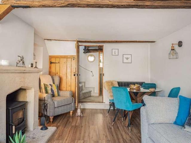 2 bed house for sale