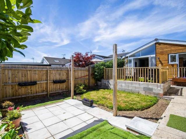 2 bed house for sale