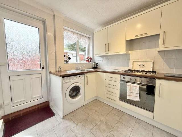 2 bed house for sale