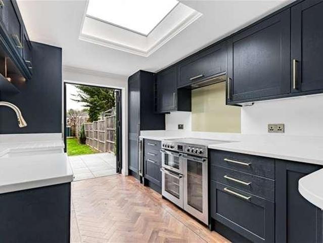 2 bed house for sale
