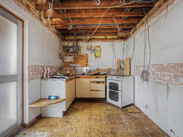 2 bed house for sale