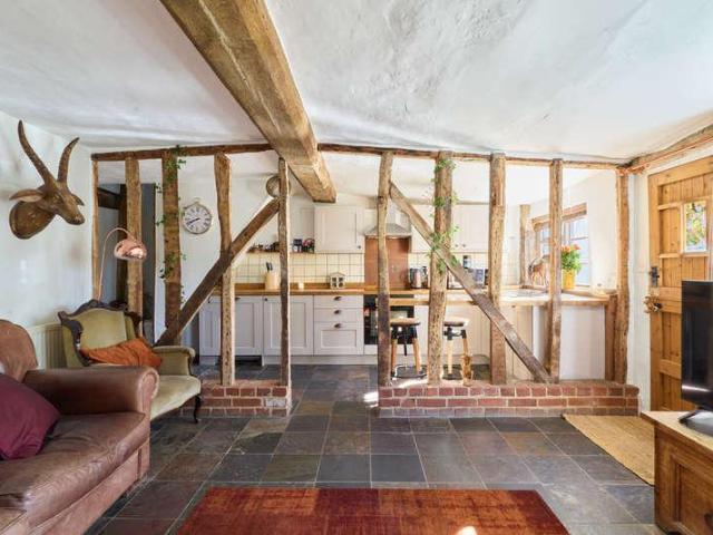 2 bed house for sale