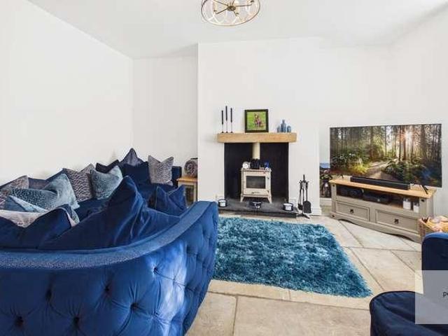 2 bed house for sale