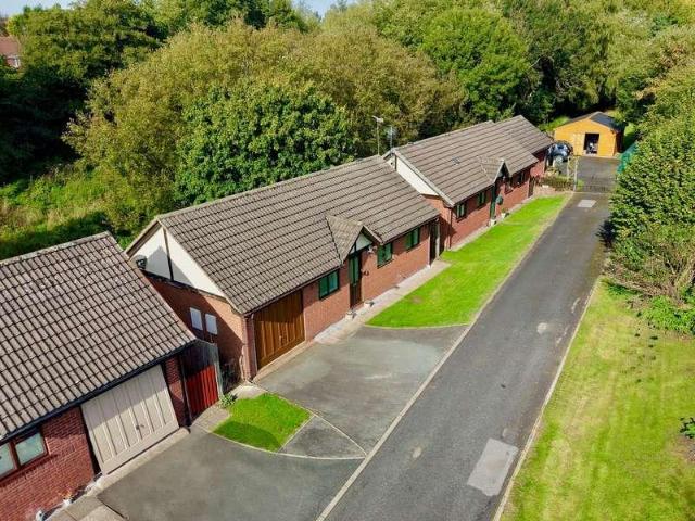 2 bed house for sale