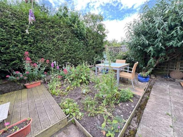 2 bed house for sale