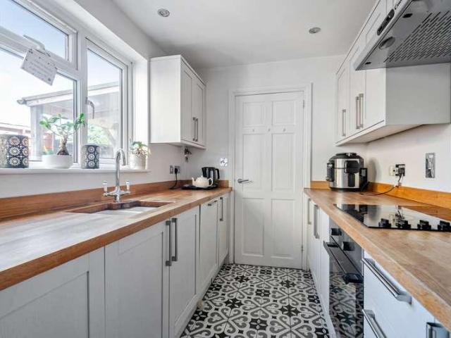 2 bed house for sale
