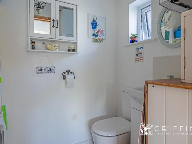 2 bed house for sale