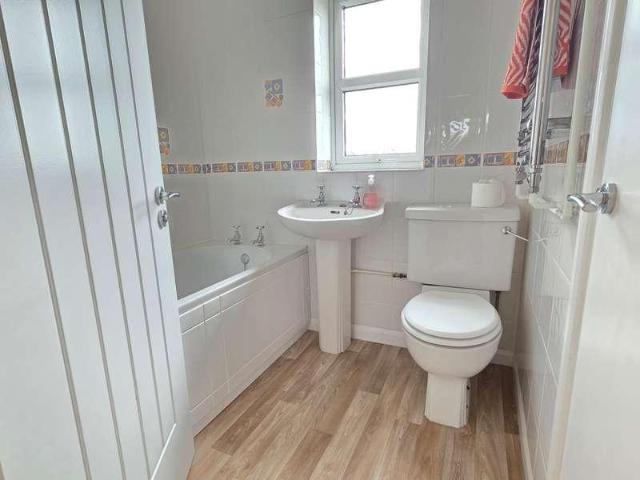 2 bed house for sale