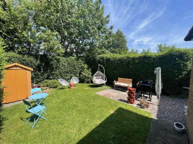 2 bed house for sale