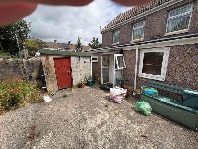 2 bed house for sale