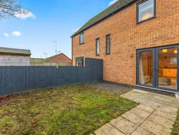 2 bed house for sale