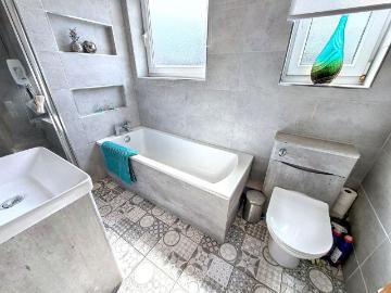 2 bed house for sale