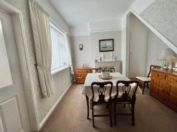 2 bed house for sale
