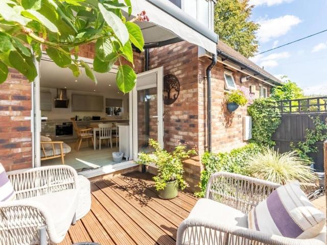 2 bed house for sale
