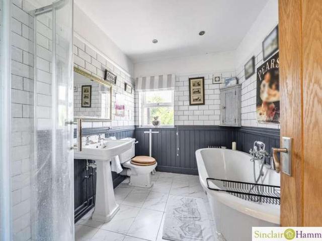 2 bed house for sale