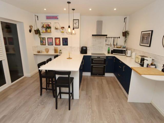 2 bed house for sale