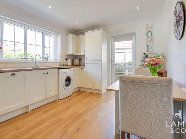 2 bed house for sale