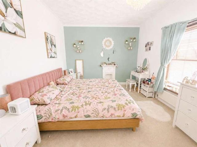 2 bed house for sale