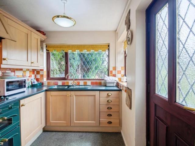 2 bed house for sale